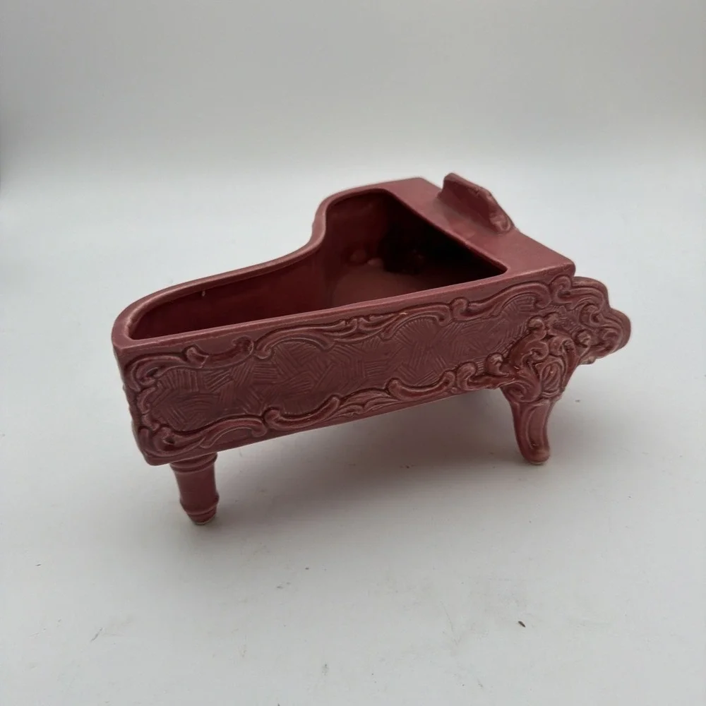 vintage ceramic baby grand piano planter in a dusty rose